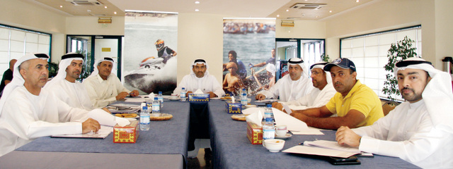 "خلال اجتماع مجلس إدارة نادي دبي الدولي للرياضات البحرية           من المصدر"