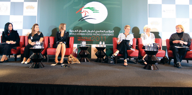 "جانب من جلسات مؤتمر سابق للخيول العربية من المصدر"