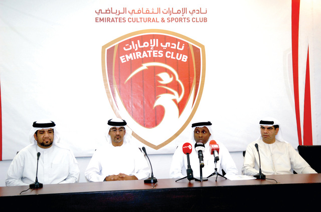 "من المؤتمر الصحافي لنادي الإمارات \t تصوير: حنيف"