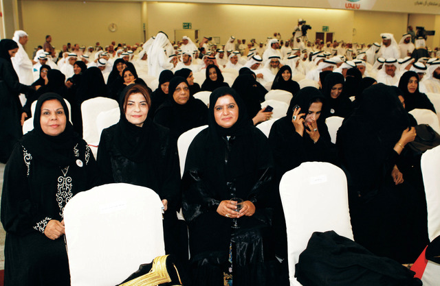 "مجموعة من خريجات الدفعة الأولى"