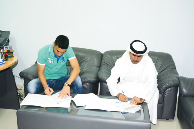 "البدواوي واللاعب السوري يوقعان العقد الجديد \tمن المصدر"
