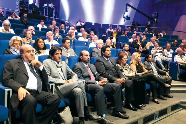 "حضور مكثف من المهتمين بشؤون الخيل"