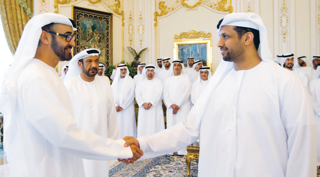 "محمد بن زايد يرحب بأولياء أمور اللاعبين\t\tوام"