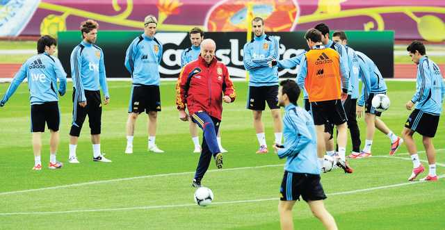 "جانب من تدريبات المنتخب الاسباني\t أف ب"