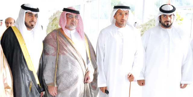 "أحمد بن طحنون آل نهيان وذياب بن طحنون آل نهيان والعريس ووالده"