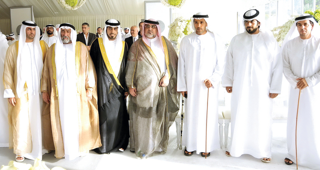 "أحمد بن طحنون آل نهيان وذياب بن طحنون آل نهيان والعريس ووالده ووالد العروس ومحمد عبيد الجابر وعلي عمران المعمري"
