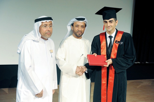 "وتكريم أحد الخريجين"