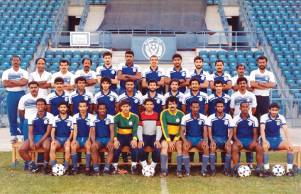 "رجب عبد الرحمن في أول تجربة تدريبية له مع العميد 1987-1988"