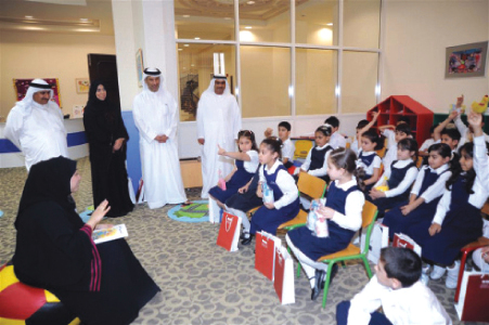 "تفاعل بناء بين الأطفال والمكتبة"