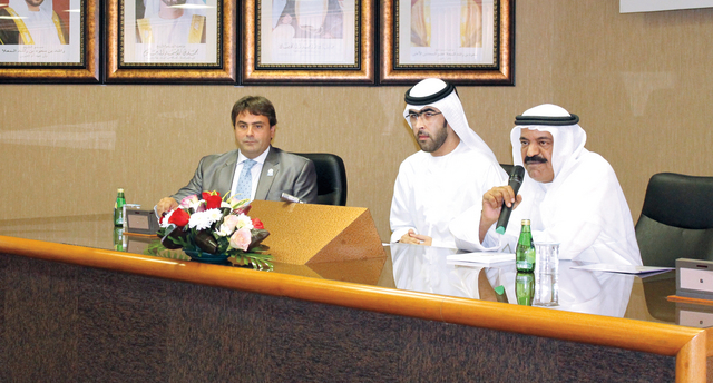 "المعلا متوسطاً عبيد طويرش وايفانو اينيلي خلال ورشة العمل\t\tوام"