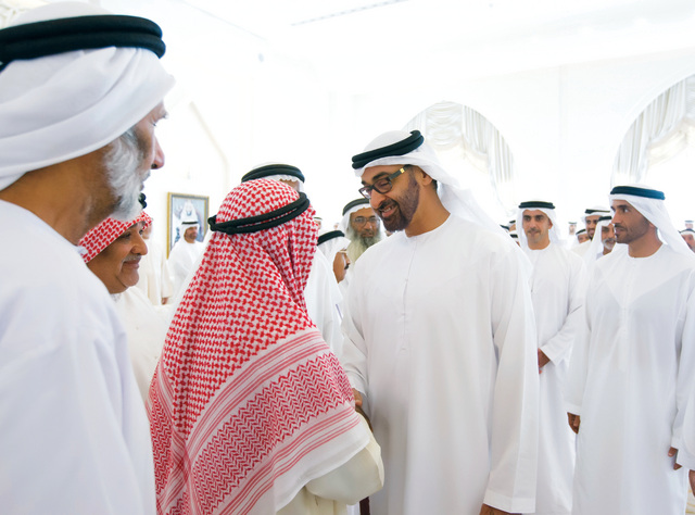 "ترحيب جماهيري بزيارات ولي عهد أبوظبي لإمارات الدولة"