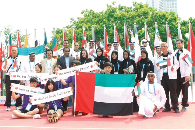 "علم الإمارات رفرف في القرية الأولمبية"