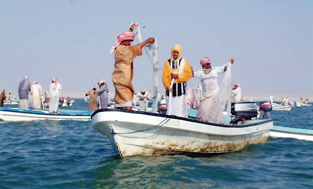 "صيادون بمحافظة الوسطى"