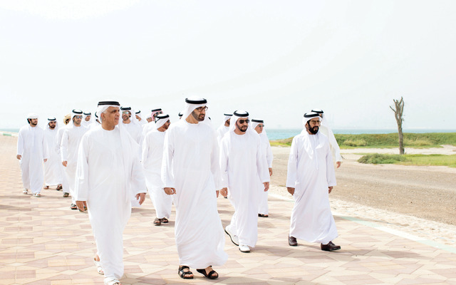 "سعود القاسمي ومحمد بن زايد لدى وصولهما لحضور مادبة الغداء"