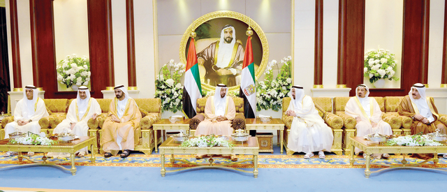 "خليفة ومحمد بن راشد وسلطان القاسمي وحميد النعيمي وحمد الشرقي وسعودالمعلا وسعود بن صقر"