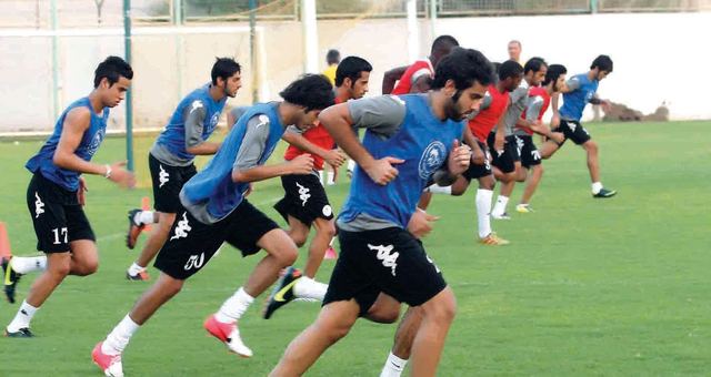 "الظفرة يبدأ الإعداد للموسم الجديد\tتصوير: مجدي اسكندر"