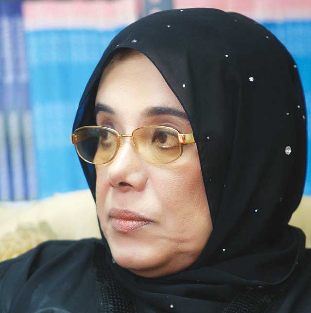 "الدكتورة موزة غباش"