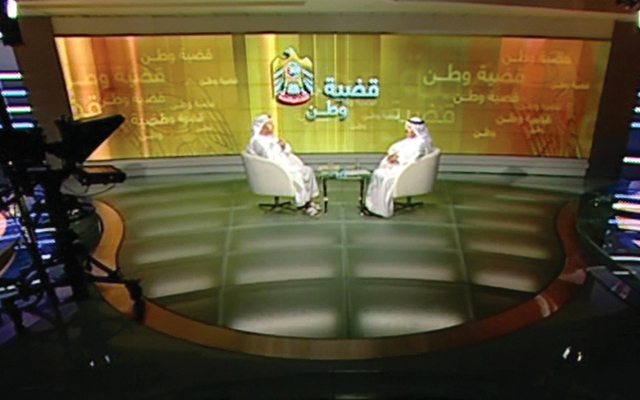 "علي عبيد محاوراً أنور قرقاش \t من المصدر"