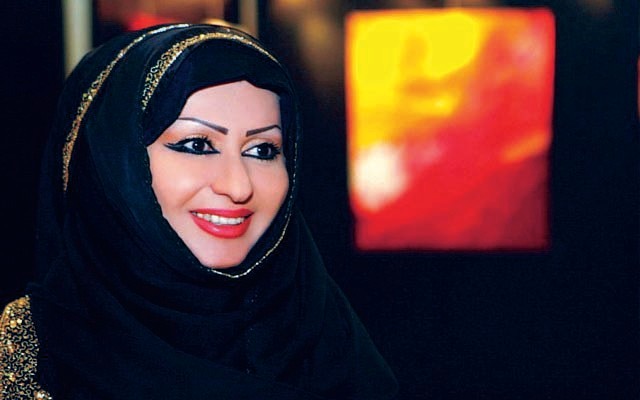 "خلود الجابري: إنشاء برنامج تعليمي فني للطفل بإشراف فنانين تشكيليين"
