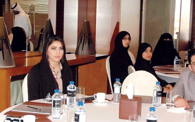 "خلال مشاركتها في احدى الندوات"