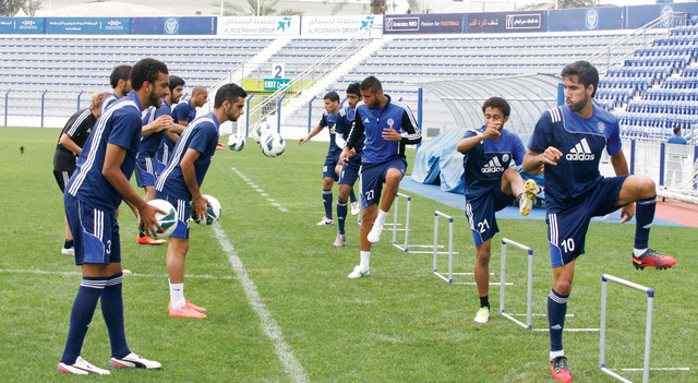 "لقطة من تدريبات سابقة لفريق الكرة بنادي النصر \tمن المصدر"