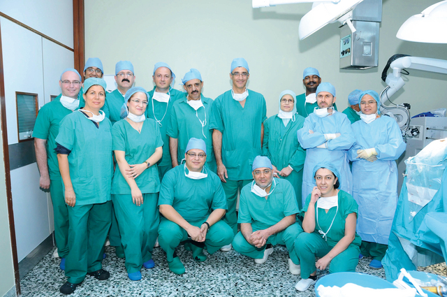 "الفريق الطبي الذي أشرف على إجراء العملية \t\tمن المصدر"