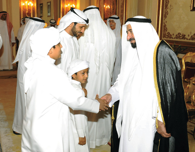 "سلطان القاسمي يستقبل جموع المهنئين"