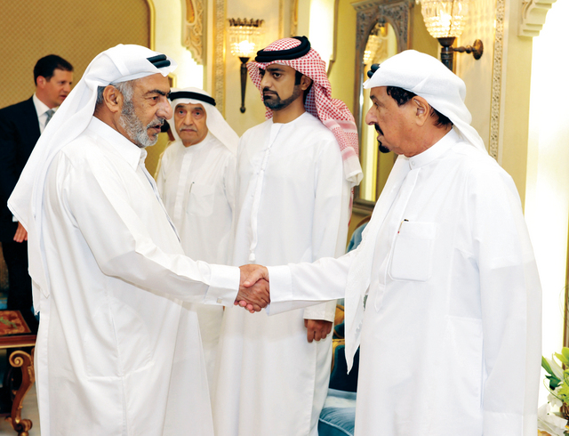 "حاكم عجمان يستقبل المهنئين بحضور ولي عهده  \tوام"