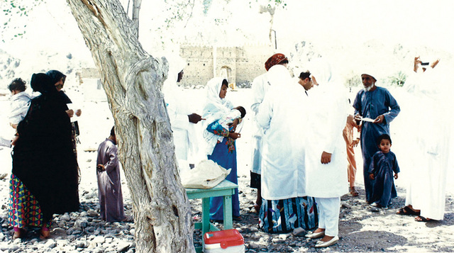 "متابعة للحالات المرضية في الهواء الطلق"