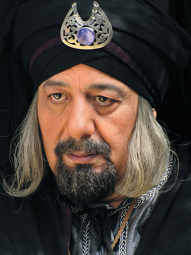 "أيمن زيدان"