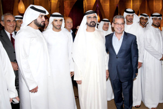 "محمد بن راشد وحمدان ومكتوم بن محمد وعدد من الاعلاميين"