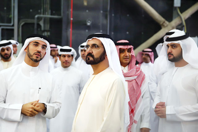 "...وسموه يستمع إلى شرح بحضور مكتوم بن محمد ووليد آل إبراهيم"