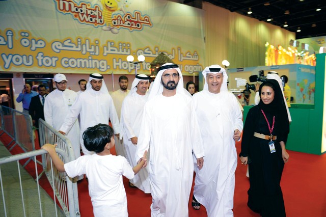 "نائب رئيس الدولة متفقداً فعاليات «عالم مدهش» بحضور إبراهيم صالح\tتصوير ــ سيف محمد ومحمد هشام"