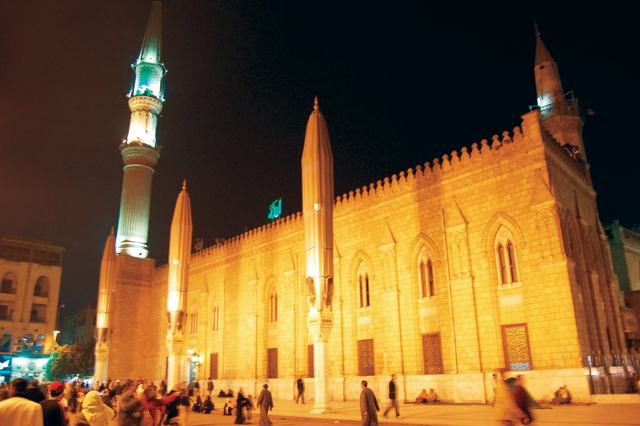 "مسجد الحسين قبلة الجميع خاصة في رمضان"