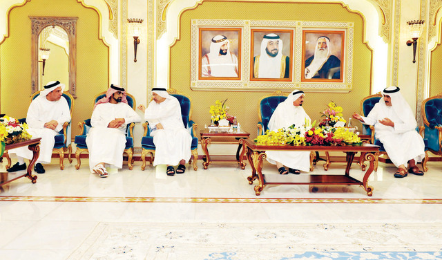 "حميد النعيمي مستقبلاً المهنئين بحضور عمار النعيمي"