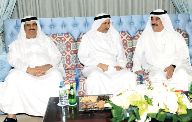 "المعلا أثناء تلقي التهاني برمضان"