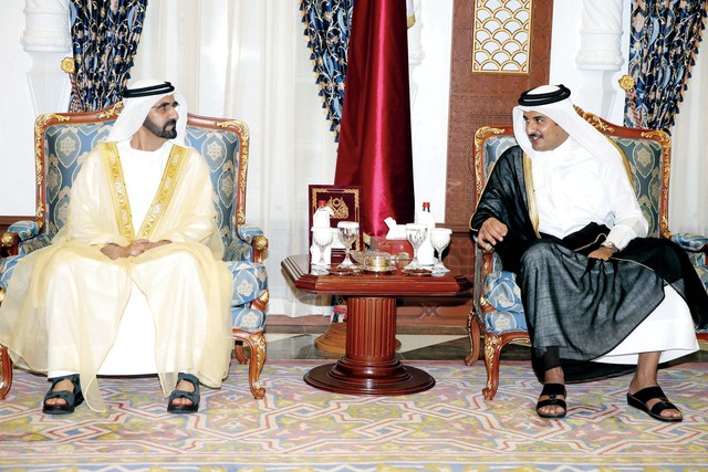 "محمد بن راشد وتميم بن حمد خلال اللقاء تصوير خليفة اليوسف"