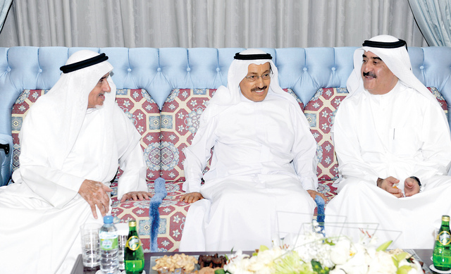 "المعلا خلال استقبال المهنئين"