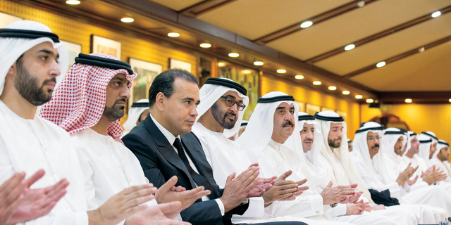 "سعود المعلا ومحمد بن زايد خلال حضورهما محاضرة عصر الاستكشافات الجديد بحضور عمار النعيمي ومحمد المر\t وام"