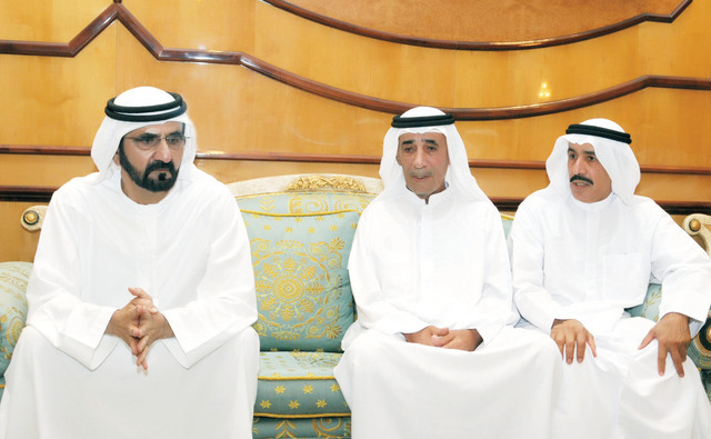 "محمد بن راشد يقدم واجب العزاء إلى محمد سالم البخيت وأحمد سيف بالحصا"