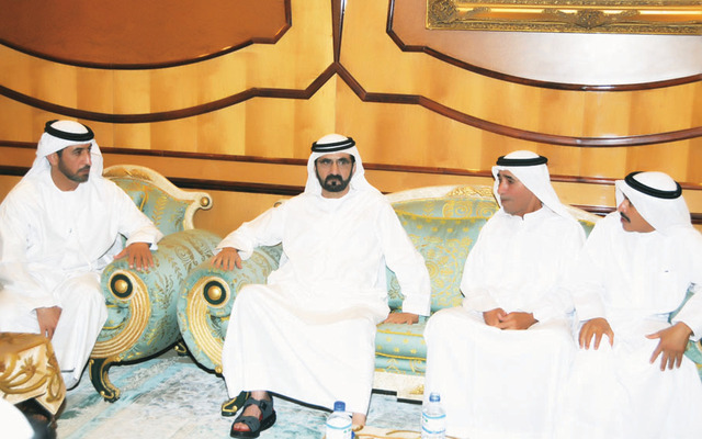 "محمد بن راشد يقدم واجب العزاء للبخيت ونجله بحضور بالحصا\tتصوير- محمد هشام"