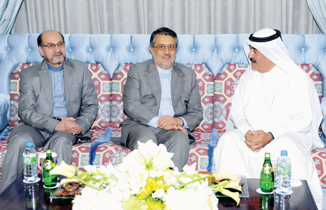 "حاكم أم القيوين مستقبلاً السفير الإيراني وام"