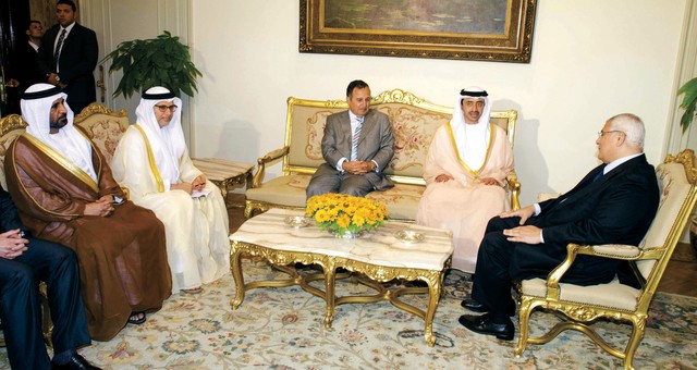 "عبدالله بن زايد خلال لقاء الرئيس عدلي منصور بحضور نبيل فهمي وأنور قرقاش \t وام"