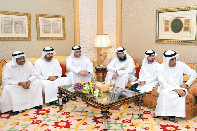 "أعضاء اللجنة التنظيمية لحملة كسوة مليون طفل محروم حول العالم خلال اللقاء"