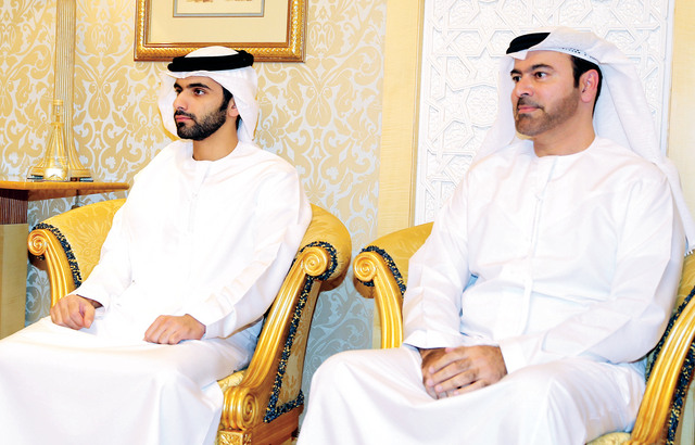 "منصور بن محمد والقرقاوي خلال اللقاء"