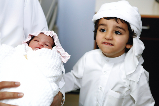"عشبة سلطان مع أخيها"