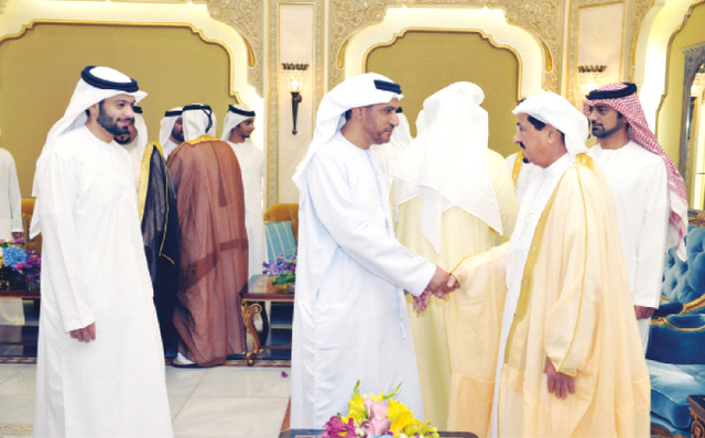 "النعيمي بحضور عمار بن حميد خلال استقبال المهنئين"