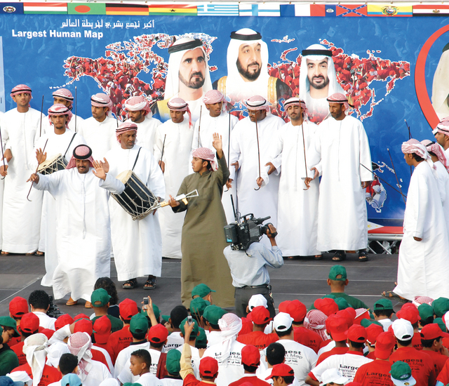 "الفرق الشعبية حققت حضورها في صون التراث ونشره محلياً وخارجياً"