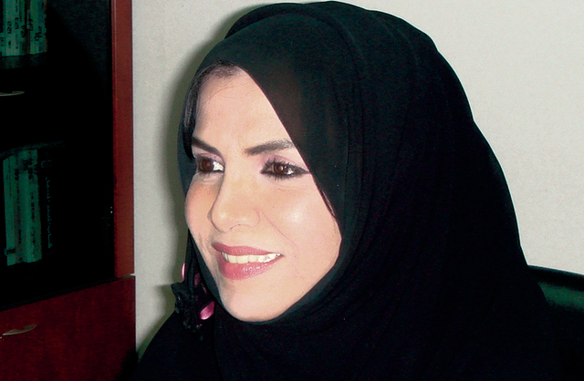 "جميلة المهيري: معايير عدة في الرقابة على تعليم الكبار"