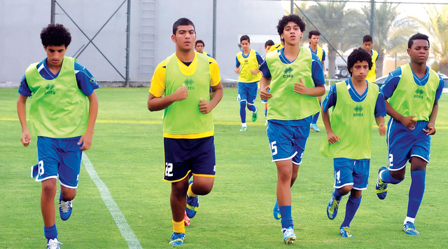 "جانب من تدريبات منتخب 98\t\t من المصدر"